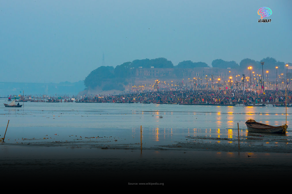 Incredible Uttar Pradesh: A Fascinating Guide to Its History, Culture, Economy & Travel for Curious Learners A panoramic view of the Kumbh Mela gathering on the banks of the river at Sangam in Prayagraj, Uttar Pradesh, during dusk.