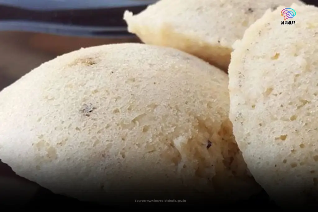 Puducherry: Uncover the Fascinating Legacy of France A close-up view of freshly steamed idlis, a popular South Indian breakfast staple often enjoyed in Puducherry.
