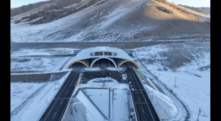 China Longest Expressway Tunnel