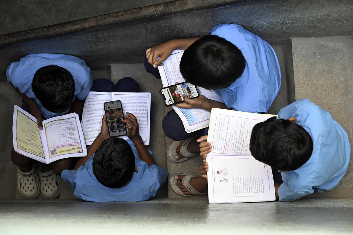 Karnataka Under-16 Phone Ban: Karnataka Explores Mobile Restrictions for Children Below 16 Karnataka Under-16 Phone Ban