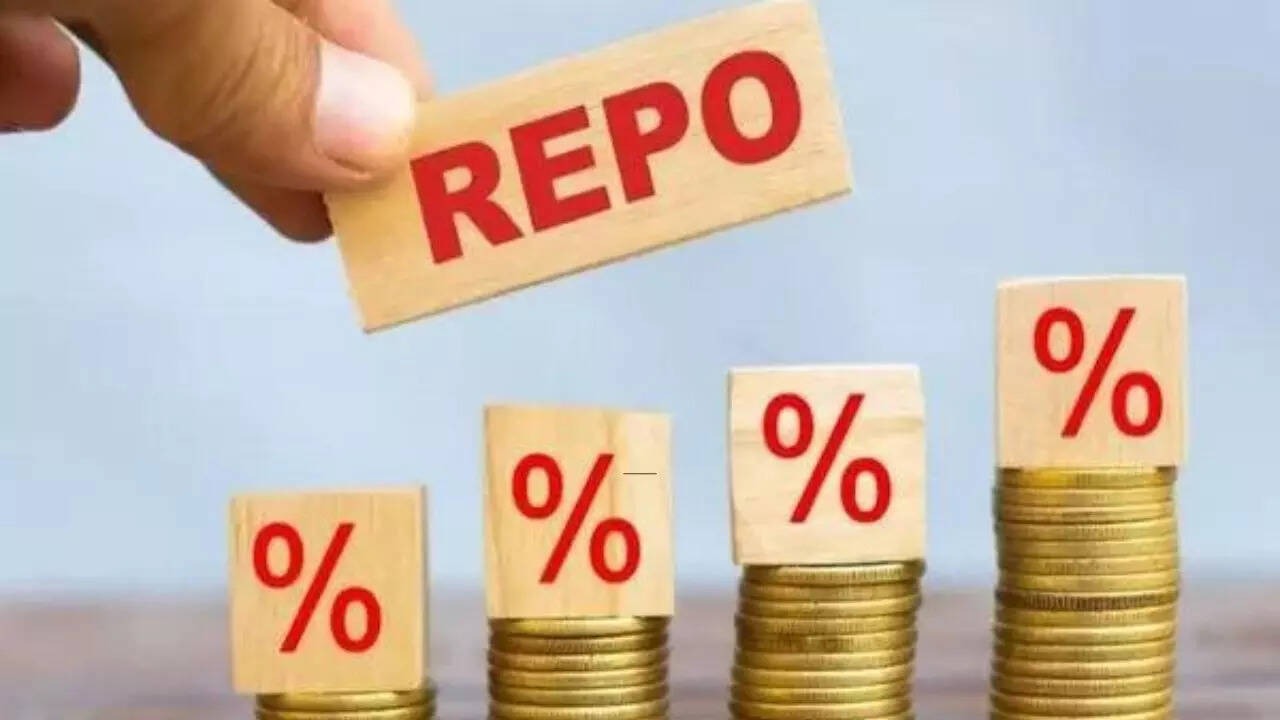 RBI Holds Repo Rate At 5.25%: Central Bank Signals Steady Growth And Inflation Watch RBI Holds Repo Rate At 5.25%