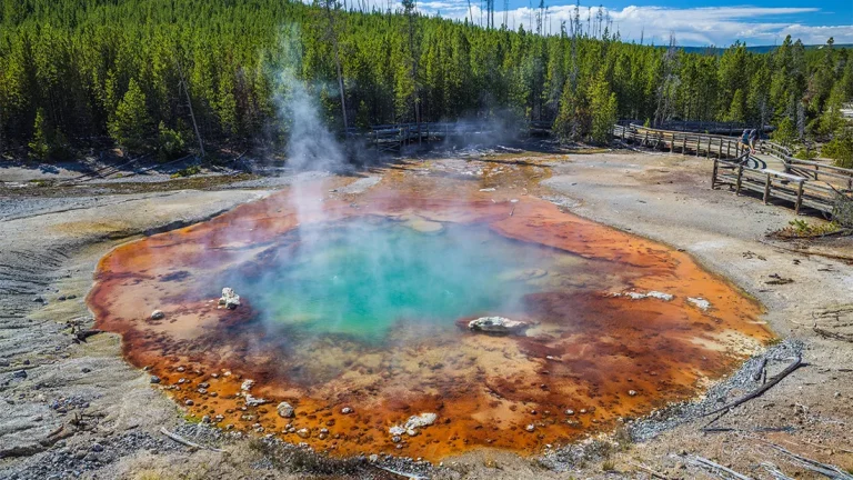 Echinus Geyser Yellowstone Eruption
