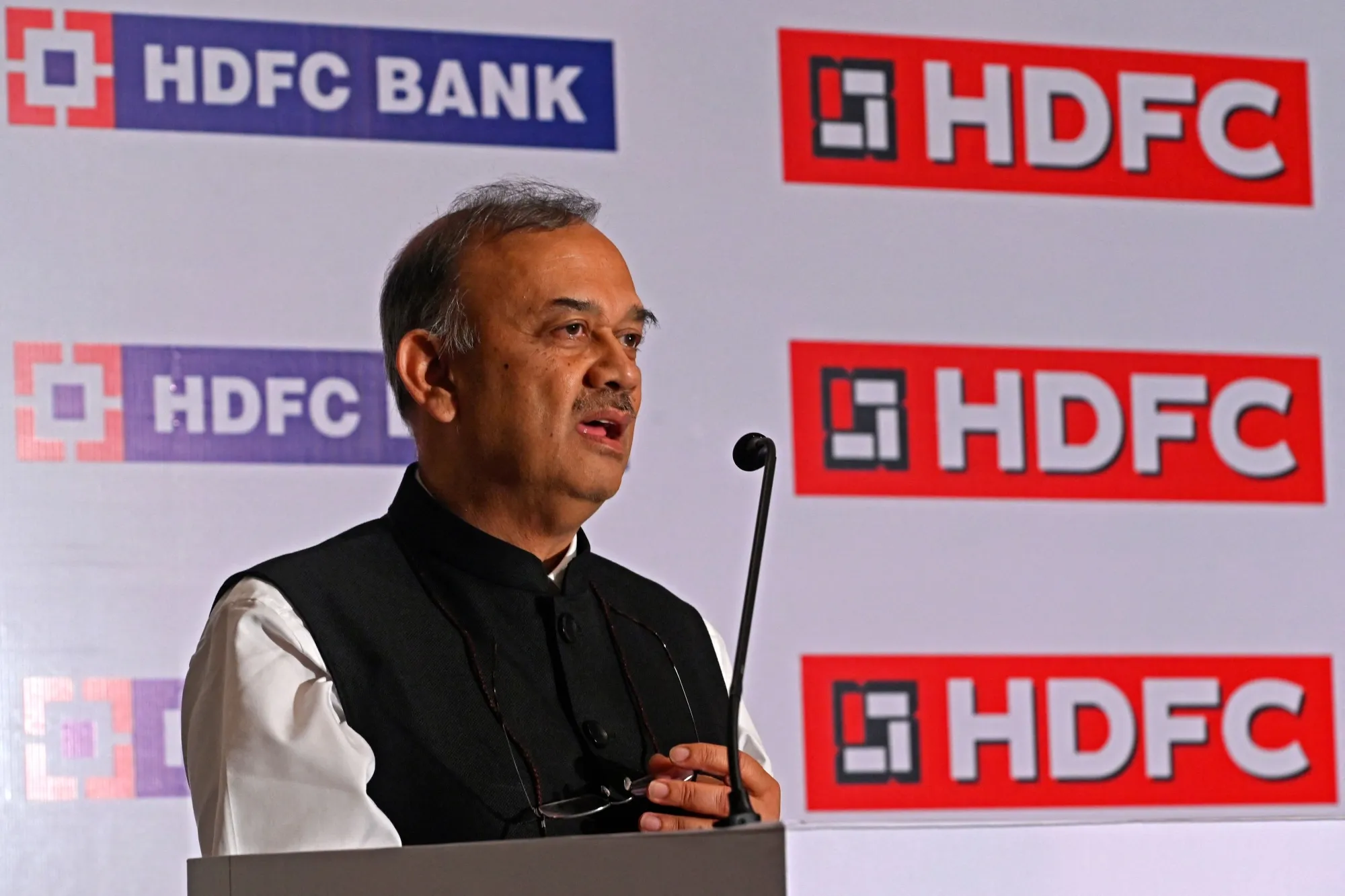 HDFC Chairman Resigns Amid Ethics Concerns Pretorius 188 HDFC Chairman Resigns
