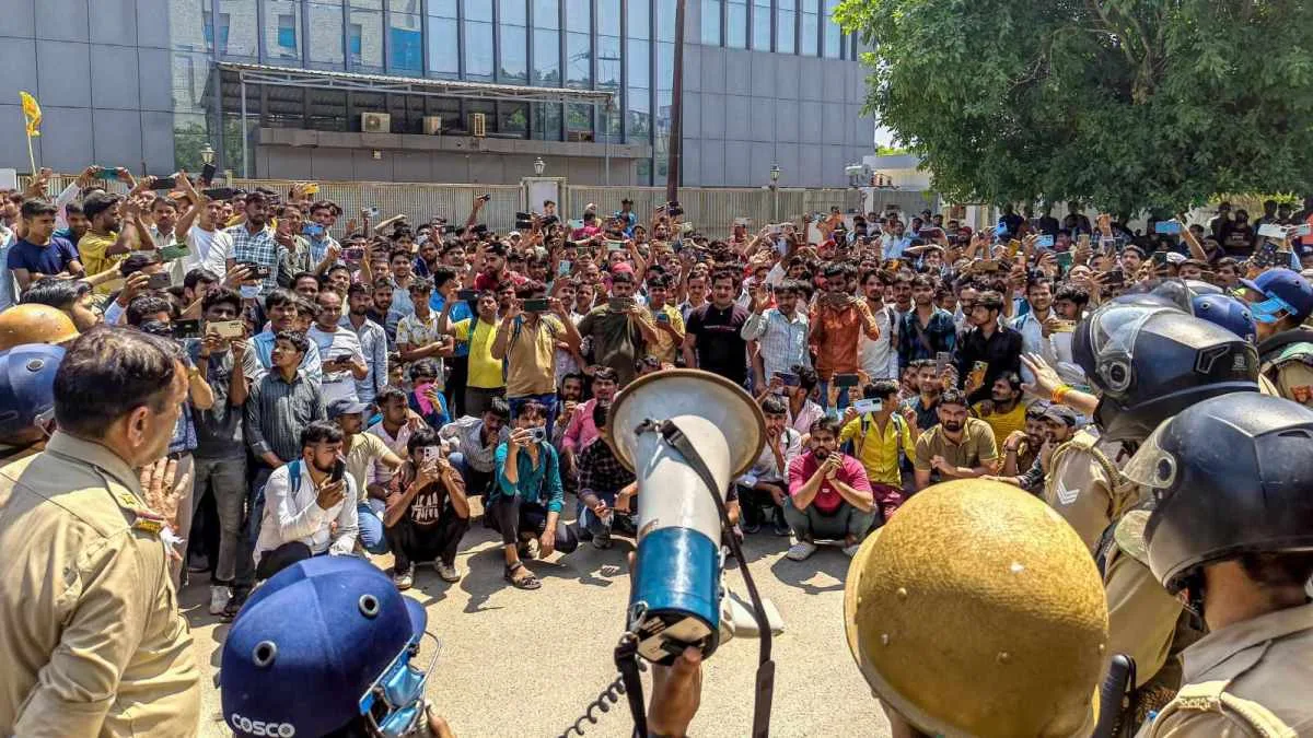 UP Wage Hike 21% Announced After Noida Worker Protests UP Wage Hike 21%