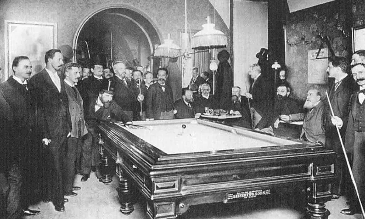 Billiards: The Ultimate Table Game Mixed 4x400m Relay Billiards
