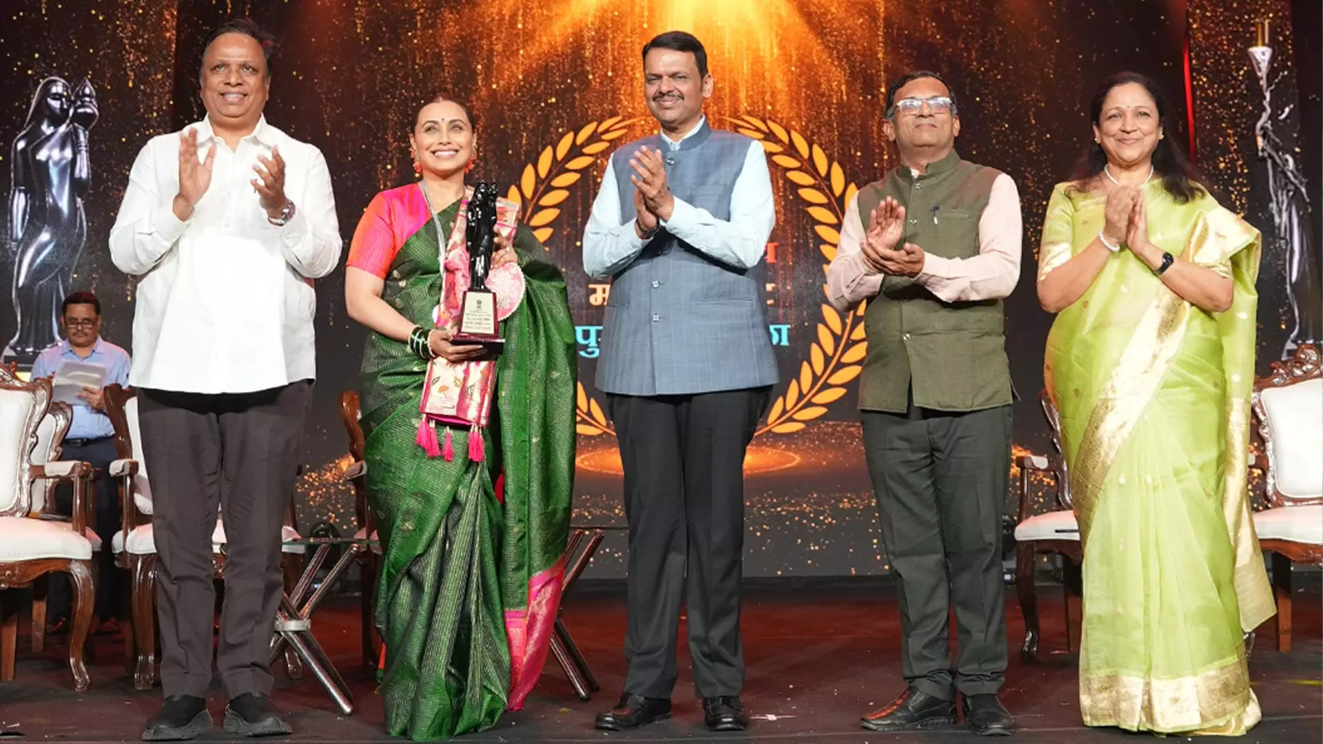 Rani Mukerji Gets Raj Kapoor Award Sitaram Raul Rani Mukerji